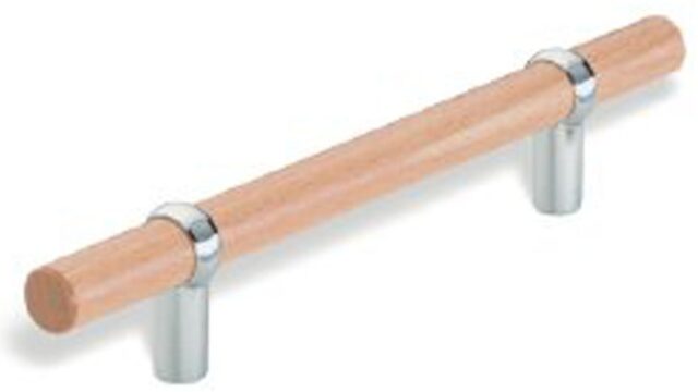 Stangengriff Neuenrade Holz - Druckguss buche natur lackiert chrom glänzend - 206 mm lang vor weißem Hintergrund