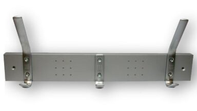 Hakenleiste Bad-Waldsee Holz - buche weißaluminium, Zinkdruckguß - chrom matt - 400 mm lang  vor weißem Hintergrund