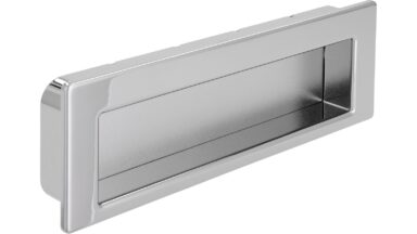 Griff Worpswede Stahl chrom glänzend - 146 mm lang  vor weißem Hintergrund