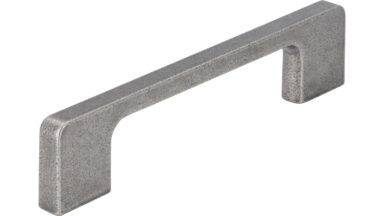 Griff Bad-Reichenhall Druckguss alteisenfarbig - 140 mm lang vor weißem Hintergrund