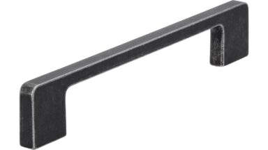 Griff Bad-Reichenhall Druckguss eisenfarbig getrommelt matt - 172 mm lang vor weißem Hintergrund