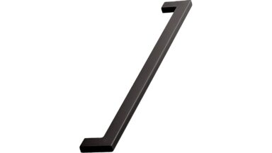 Griff FLAT Zink - Schwarz matt - 270 mm lang  vor weißem Hintergrund