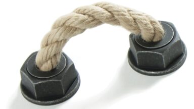 Griff Rope Kunststoff - grau-silber, Schnur - beige - 101 mm lang vor weißem Hintergrund