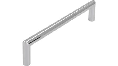 Griff Schlitz Druckguss chrom glänzend - 136 mm lang  vor weißem Hintergrund