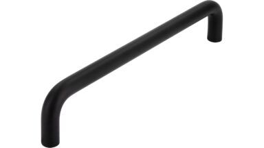 Griff Schöningen Stahl schwarz matt pulverbeschichtet - 136 mm lang vor weißem Hintergrund