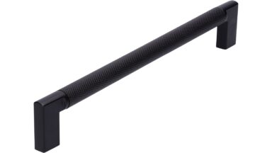 Griff Threesixty Aluminium - Druckguss schwarz matt pulverbeschichtet - 206 mm lang vor weißem Hintergrund