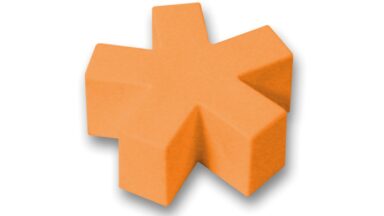 Knopf Wiefelstede Kunststoff orange - 50 mm lang vor weißem Hintergrund