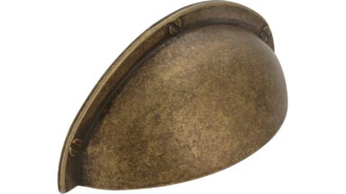 Muschel Horn-Bad-Meinberg Druckguss altmessingfarbig brüniert getrommelt - 85 mm lang vor weißem Hintergrund